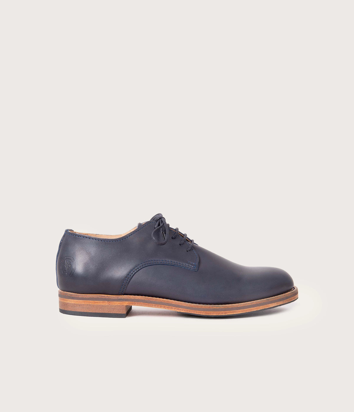 Derby pour homme, derby en cuir bleu marine, derby en cuir suportlo bleu, derny de ville, chaussure élégante homme, derbies bleu, derby bleu, derby en cuir bleu, derby artisanal bleu, derby fabriqué en France, derby camarguais homme, derby artisanal camarguais