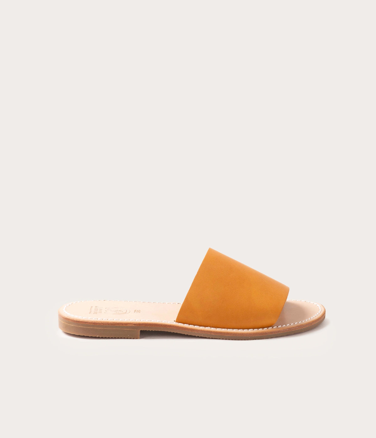 tatane en cuir, tatane en cuir naturel, tatane camarguaise, tatane en cuir français, tatane fabriquée en France , label epv, claquette en cuir, mule en cuir, mule femme qualité, mules de qualité, botte gardiane, la botte gardiane tatane